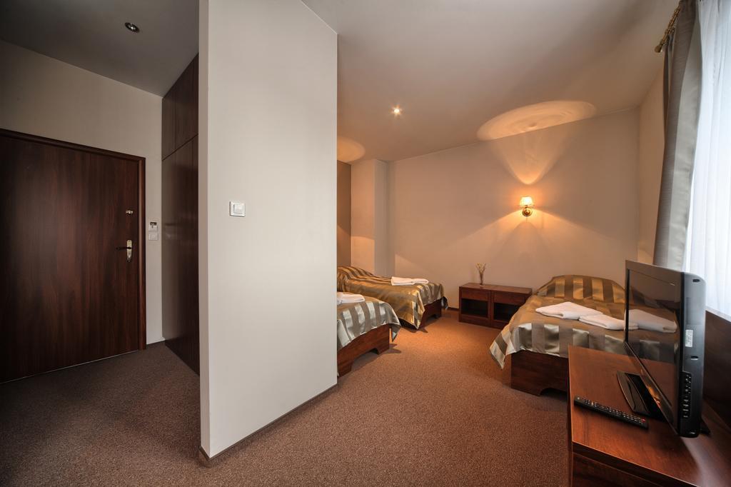 Hotel Stara Fabryka Malogoszcz Стая снимка